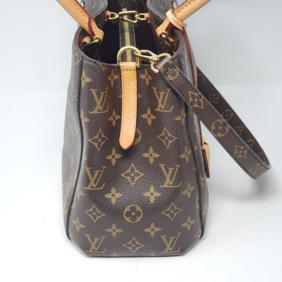 Louis Vuitton Montaigne MM Monogram Shoulder Bag - Picture 5 of 16